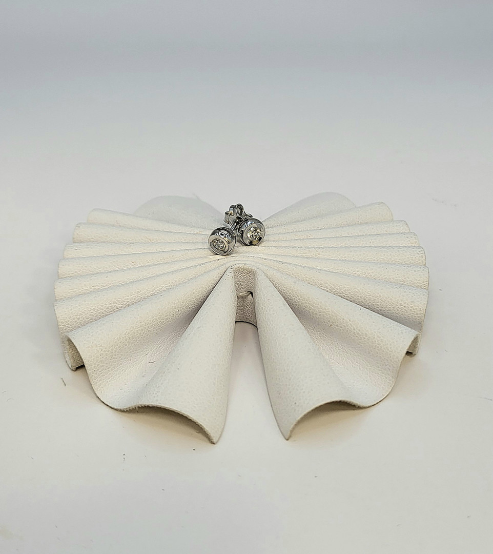 Paio orecchini oro diamantini