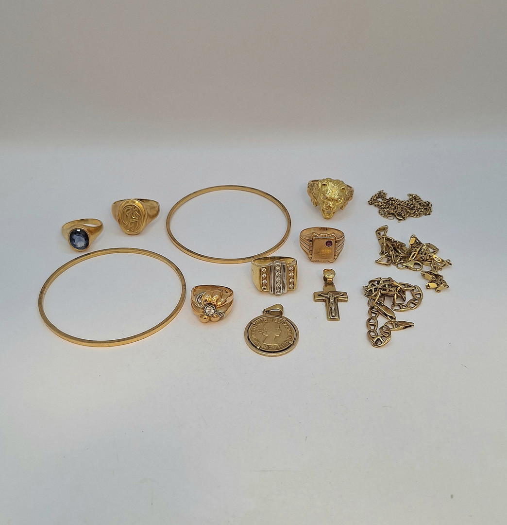 Vari oggetti oro pietre diamantini
