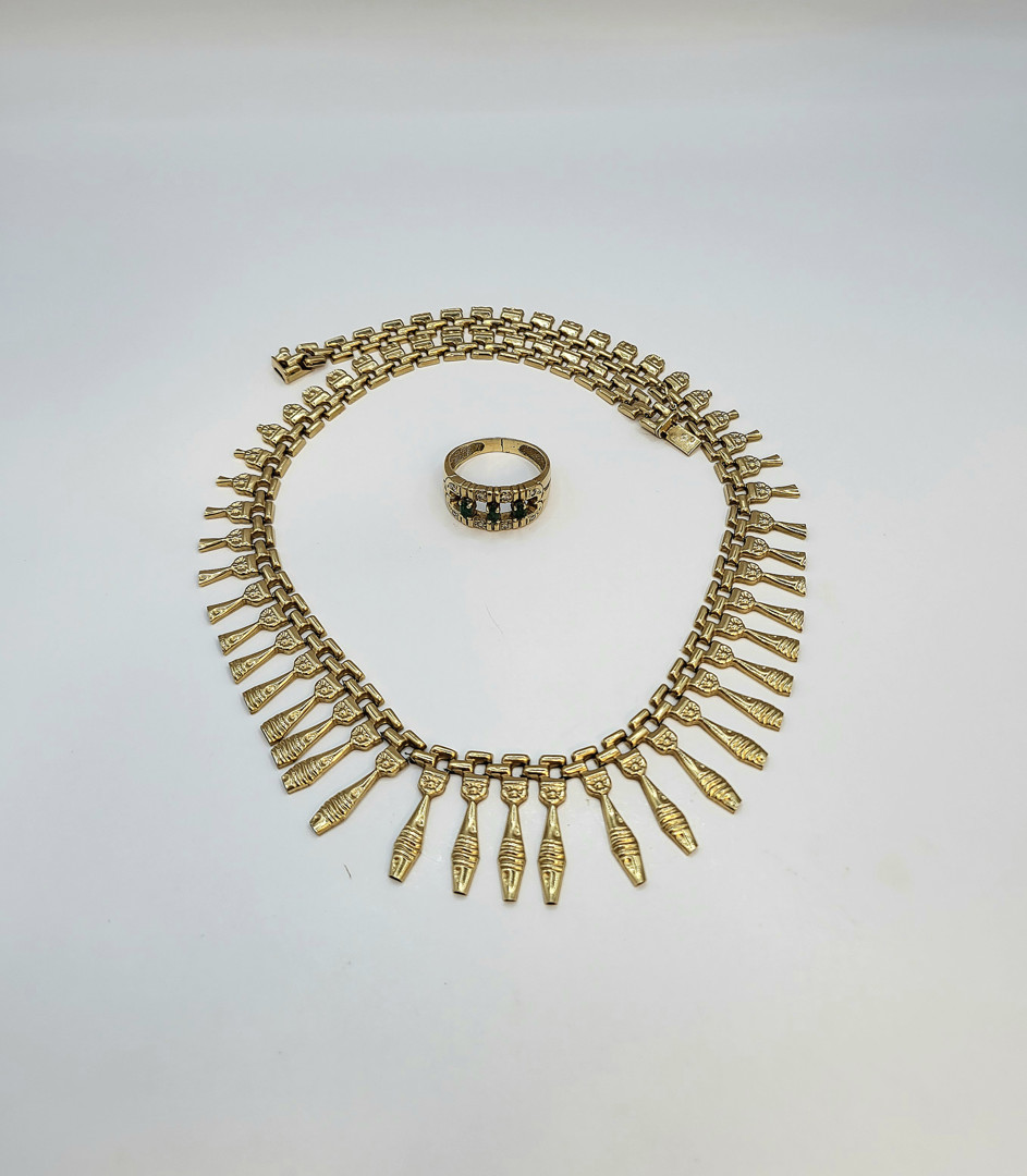 Collana e anello oro pietre