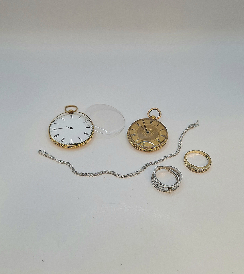 Vari oggetti oro pietre diamantini