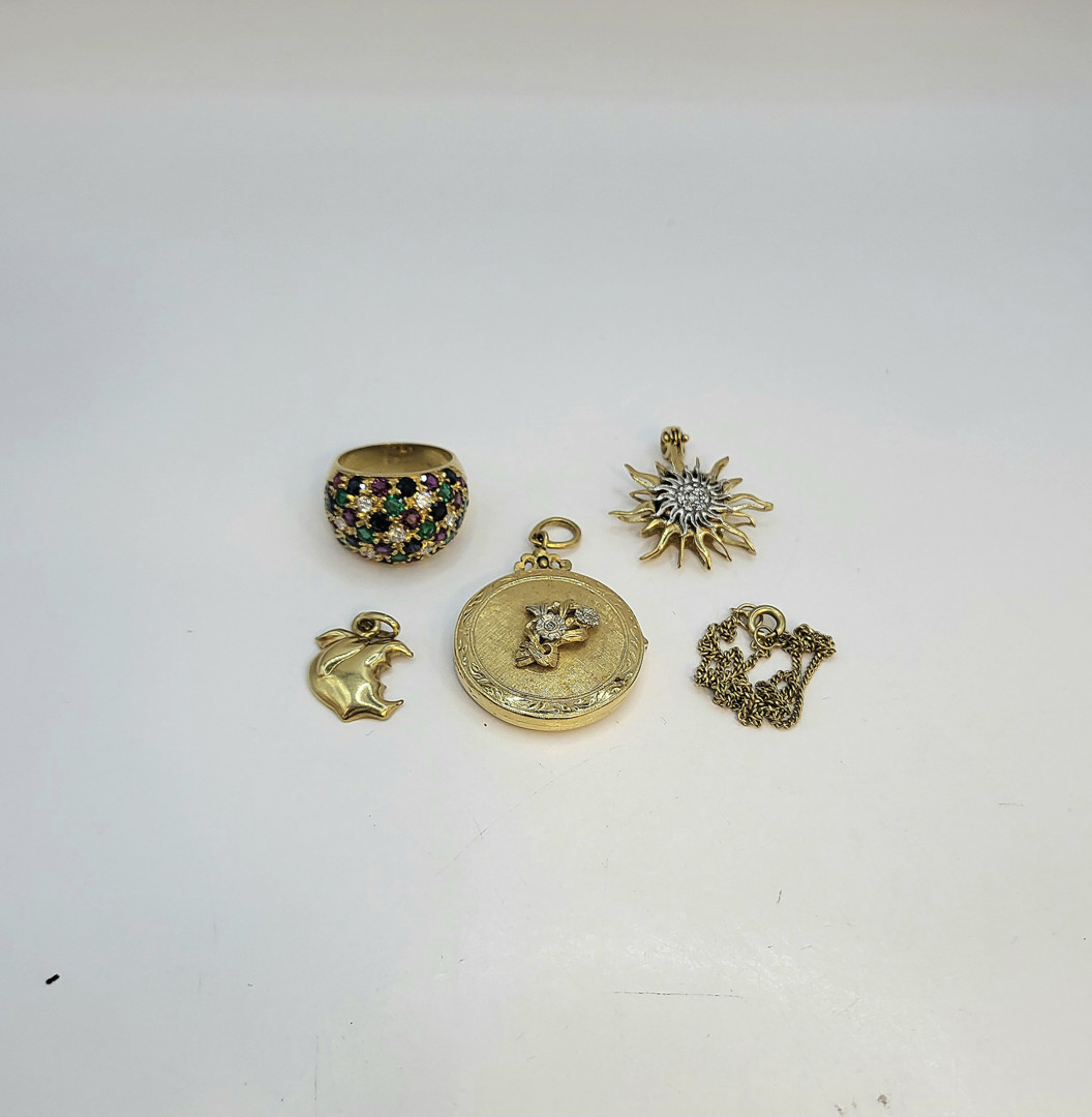 Vari oggetti oro pietre diamantini