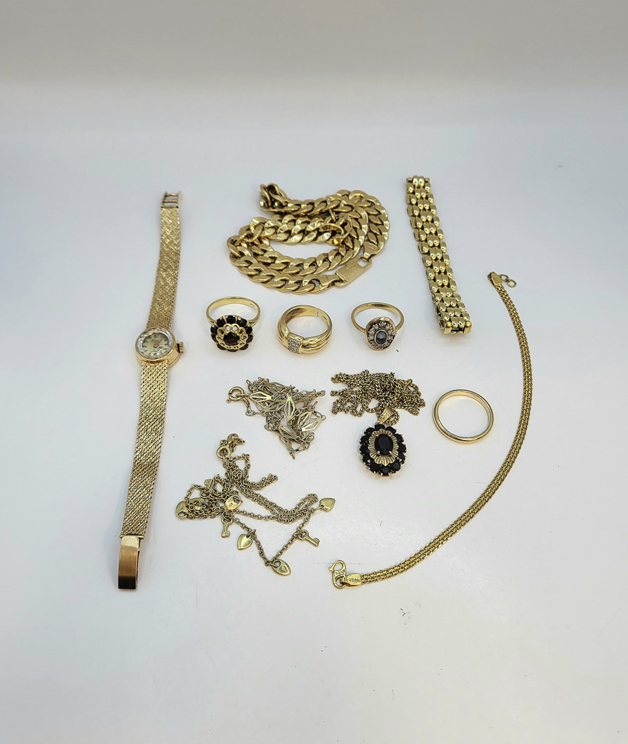 Vari oggetti oro pietre diamantini