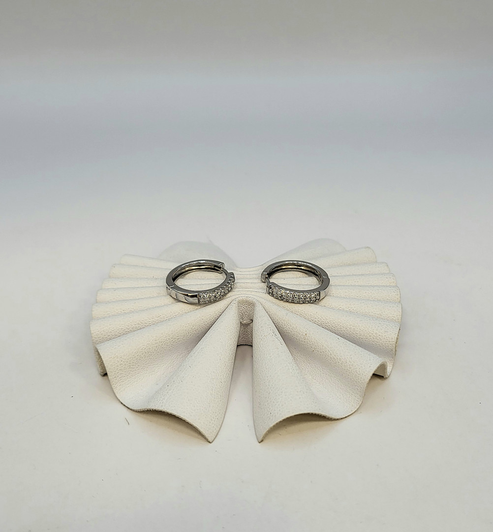 Paio orecchini oro diamantini