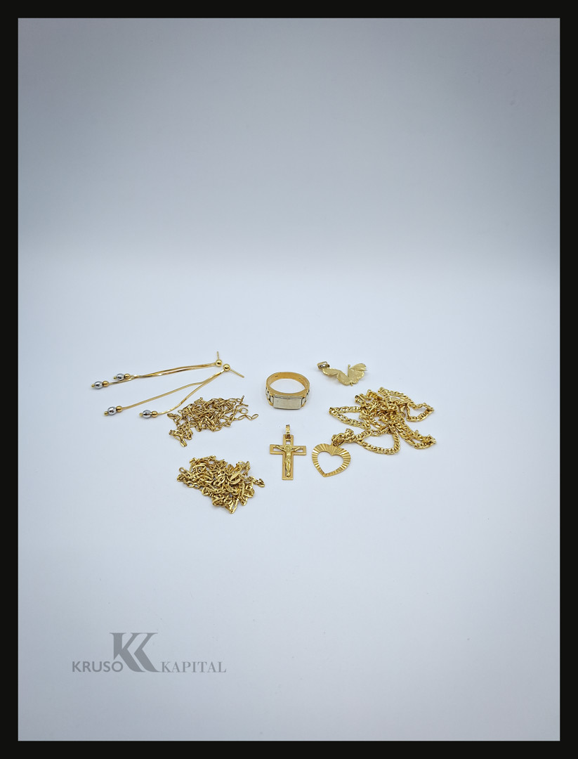 Vari oggetti in oro 