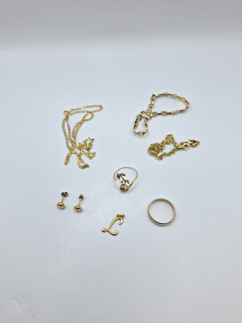 Vari oggetti in oro 