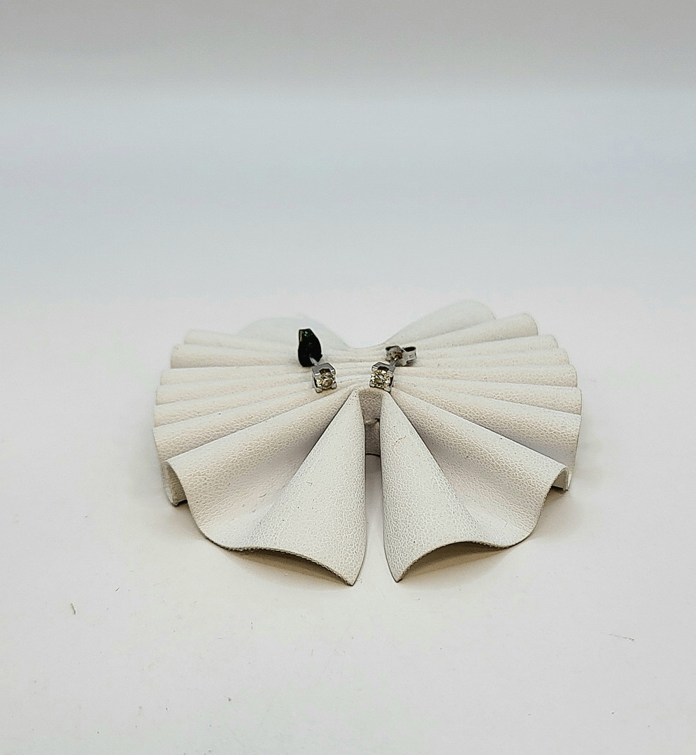 Paio orecchini oro diamantini