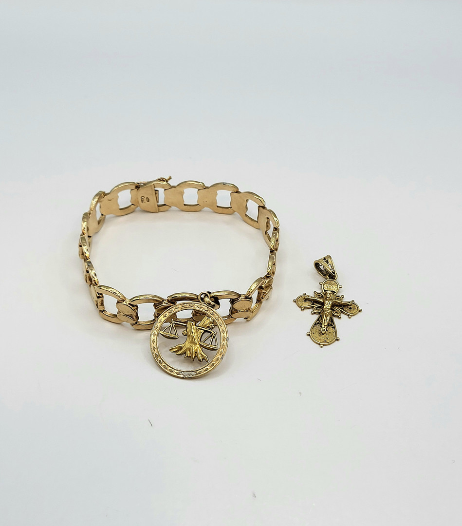 Bracciale e due ciondoli oro