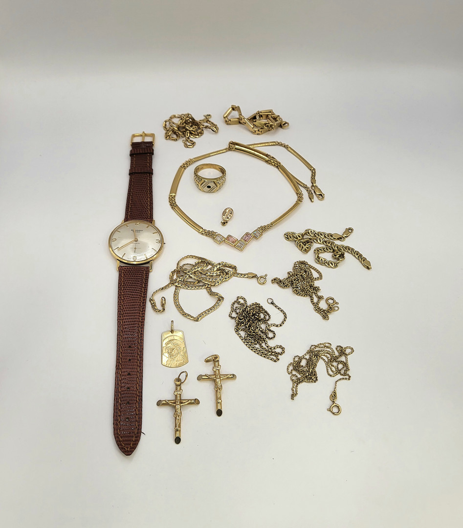 Vari oggetti in oro pietre 