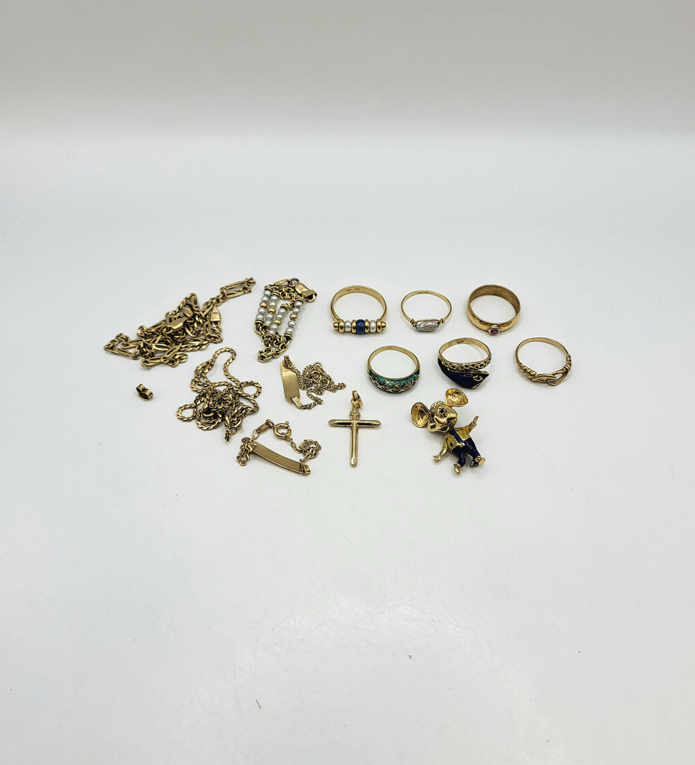 Vari oggetti oro smalto pietre perline 