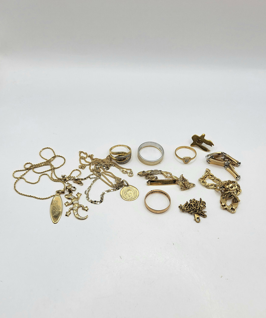 Vari oggetti oro pietre 