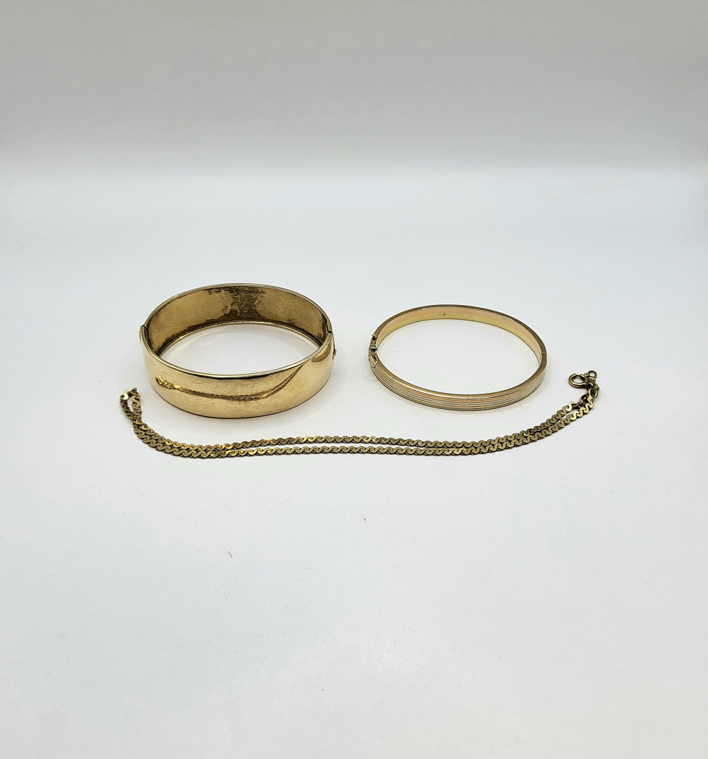 Catenina e due bracciali oro