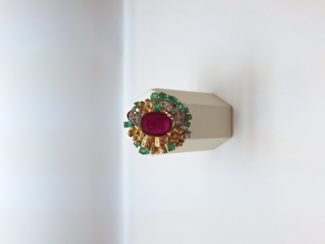 Anello oro argento pietre diamanti