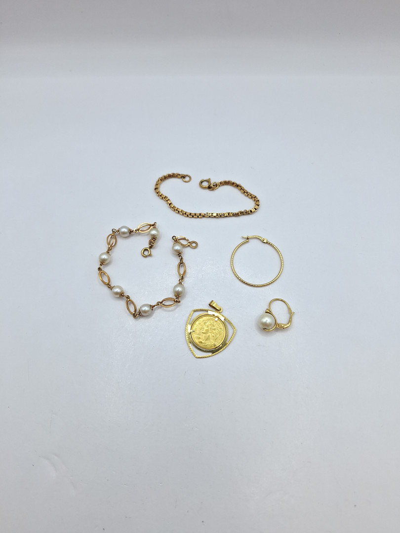 Vari oggetti in oro perle 