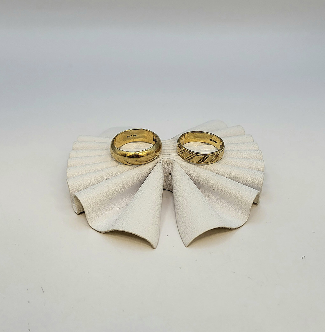 Due anelli in oro 