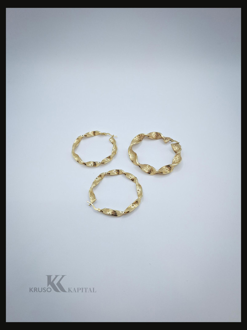 Tre orecchini oro