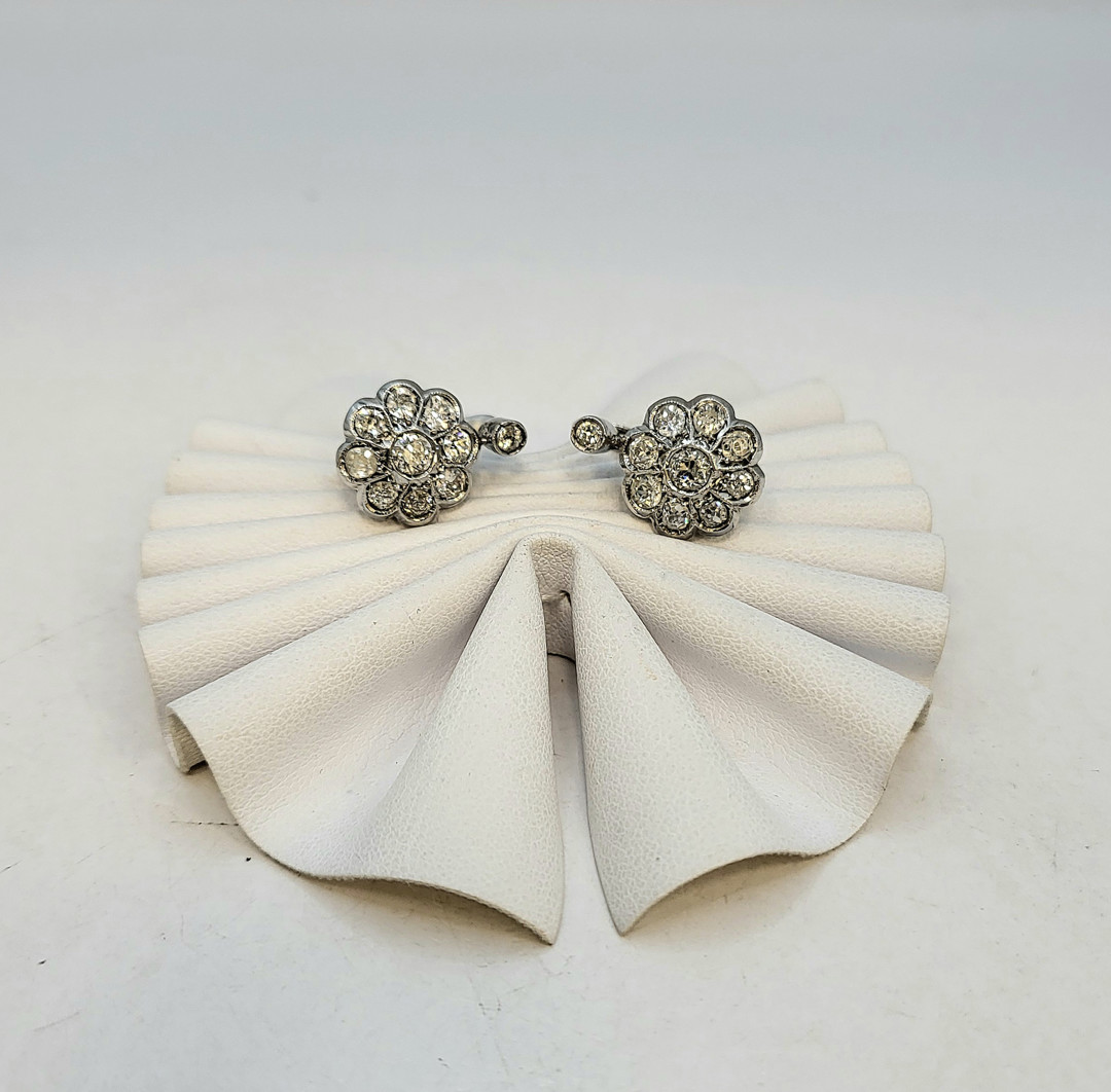 Paio orecchini oro diamanti