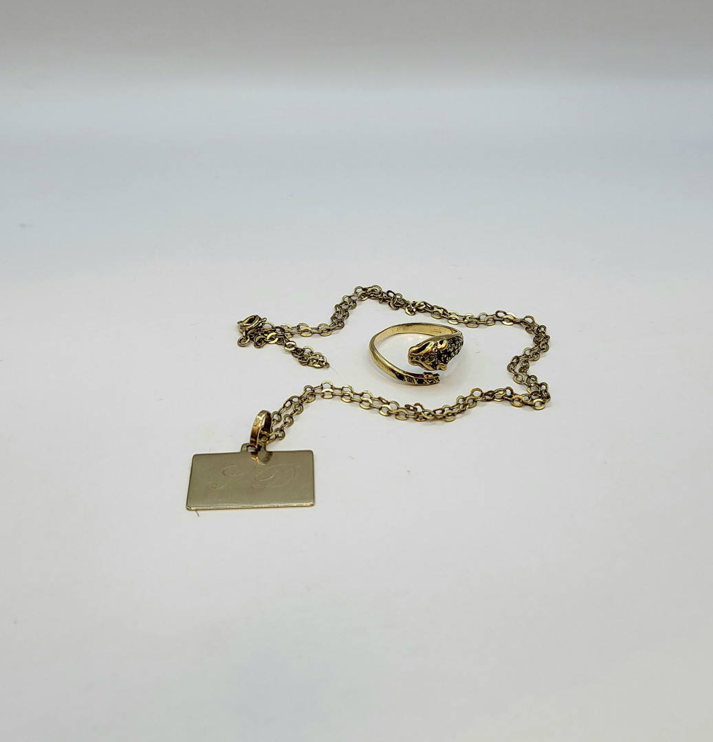 Vari oggetti oro pietre