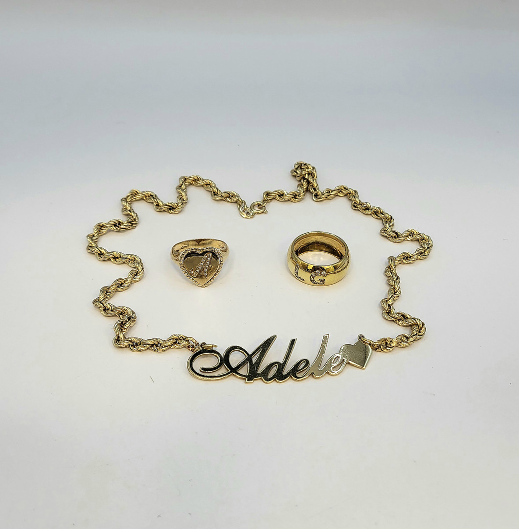 Due anelli e collana oro pietre