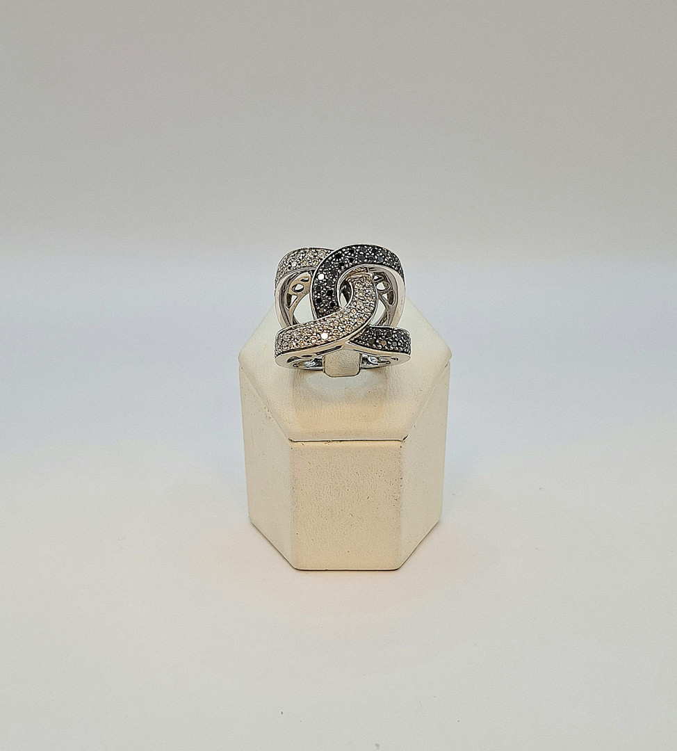 Anello oro con diamanti e pietre 