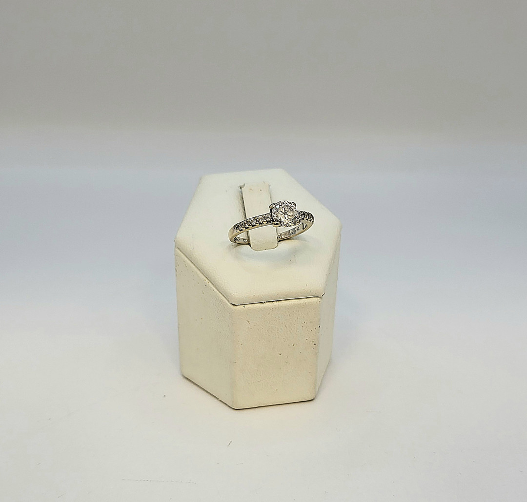 Anello oro pietre