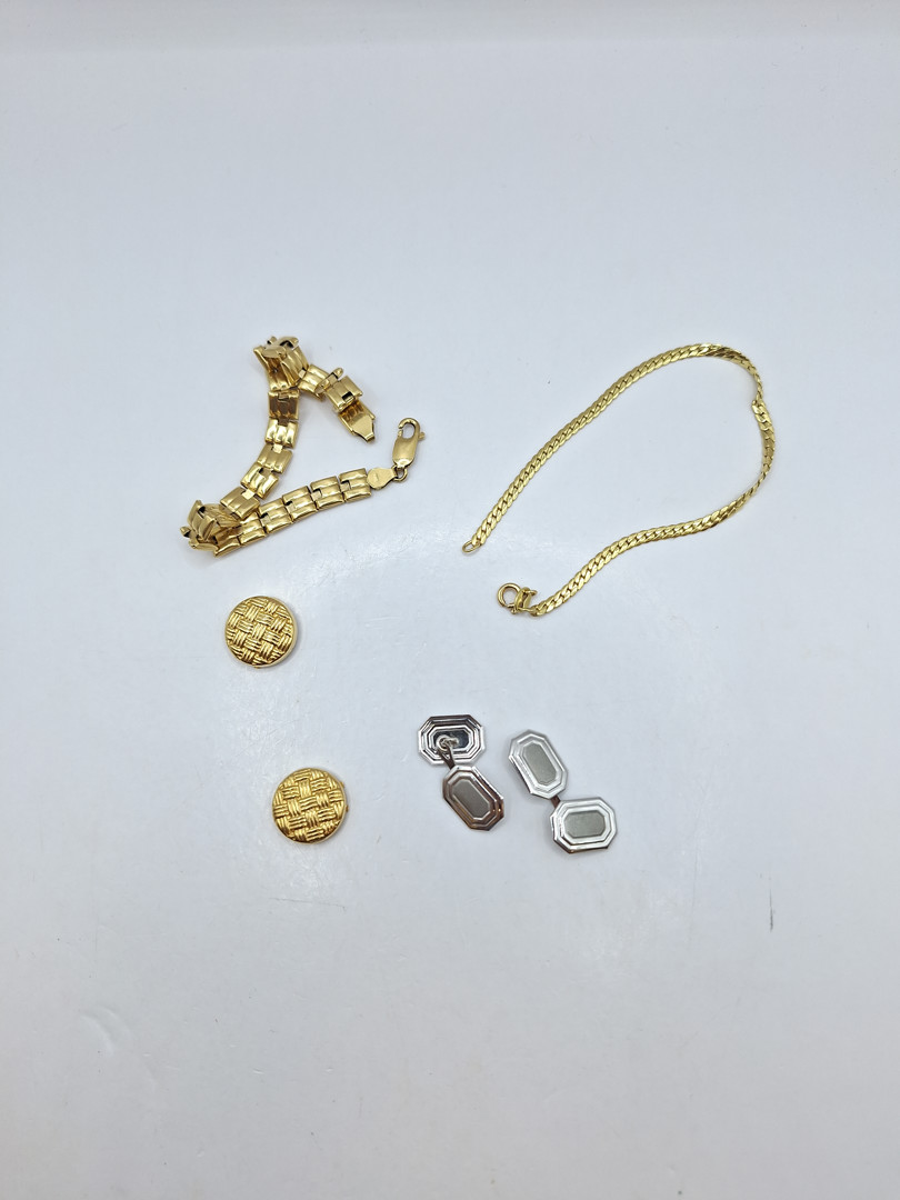 Vari oggetti in oro 