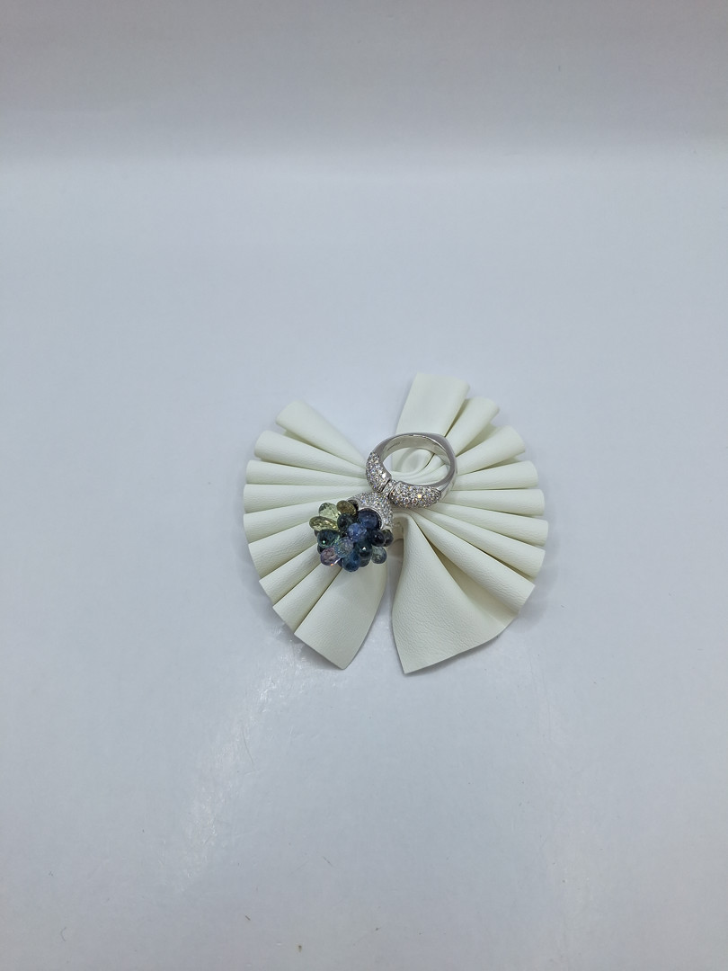 Anello oro pietre diamanti