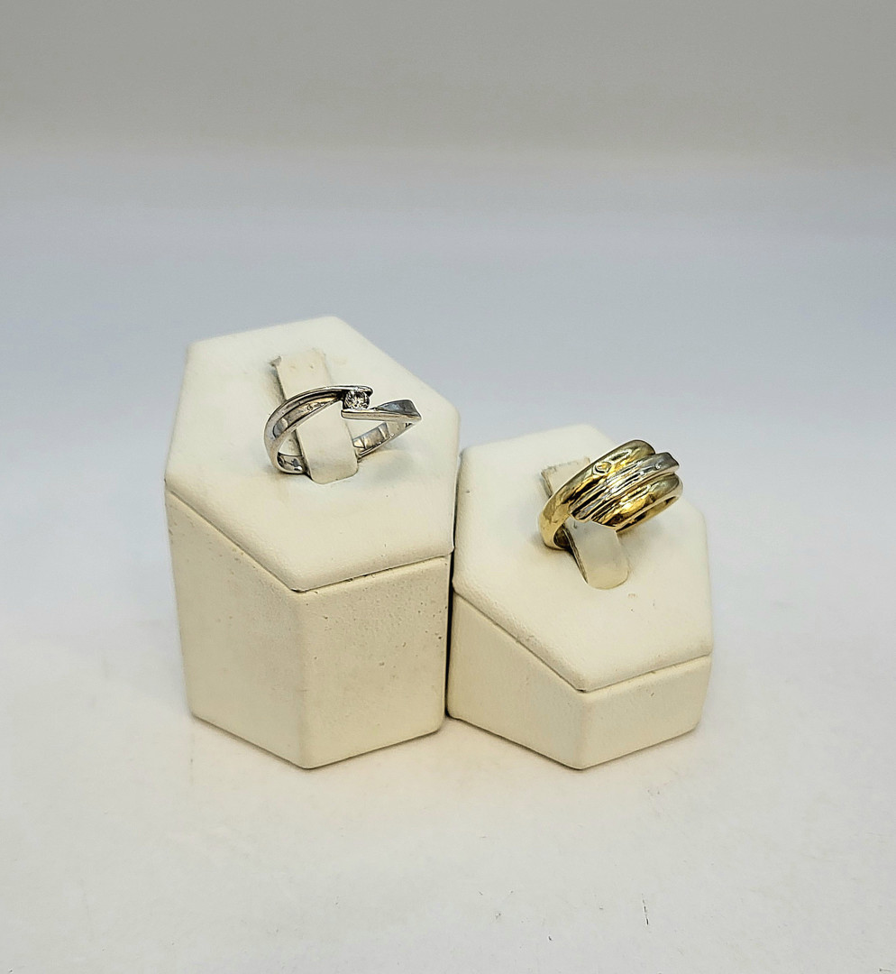Due anelli oro pietra