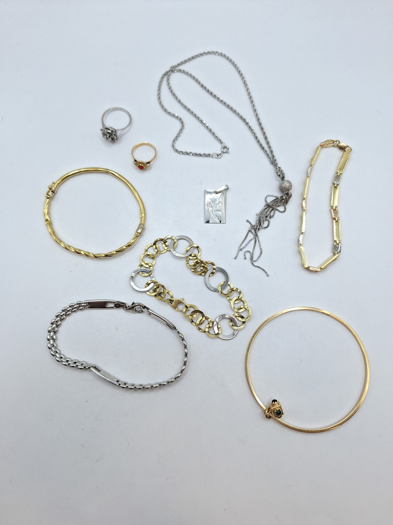 Vari oggetti oro pietre diamantino