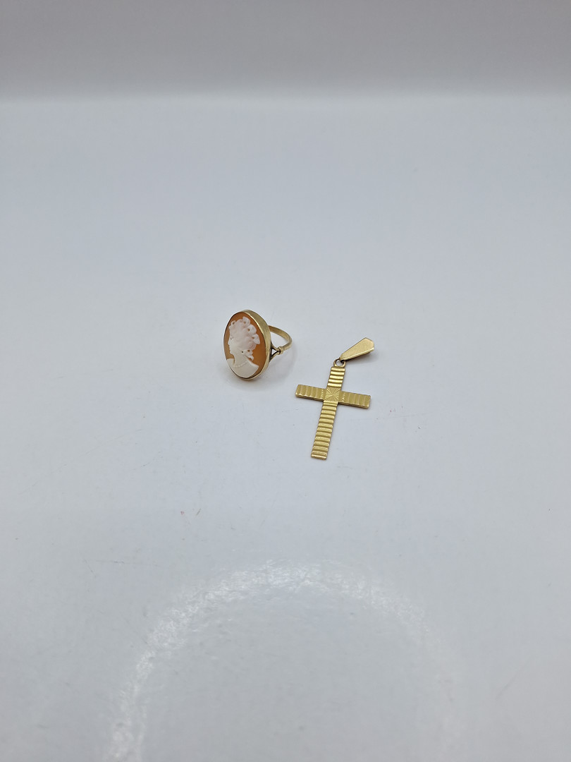 Anello ciondolo oro pietre