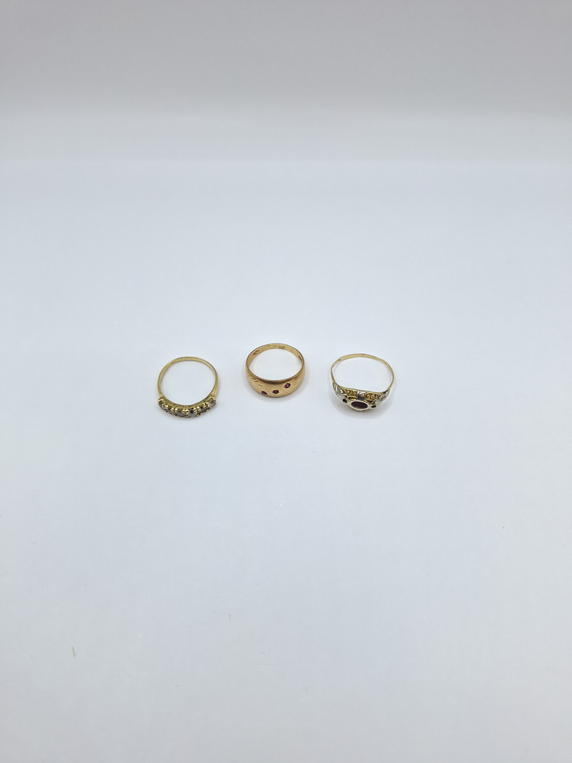 Tre anelli oro pietre