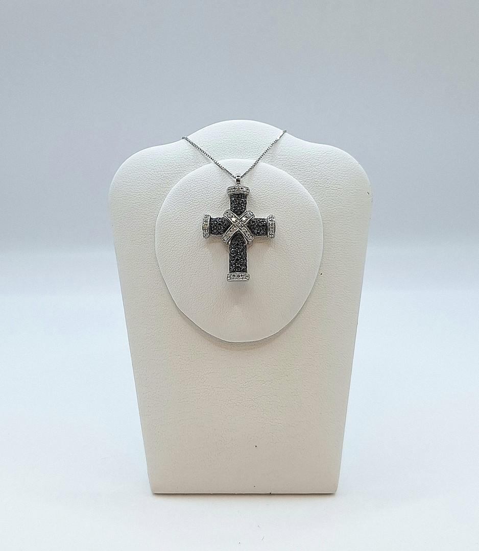 Collana croce oro diamanti bianchi e neri