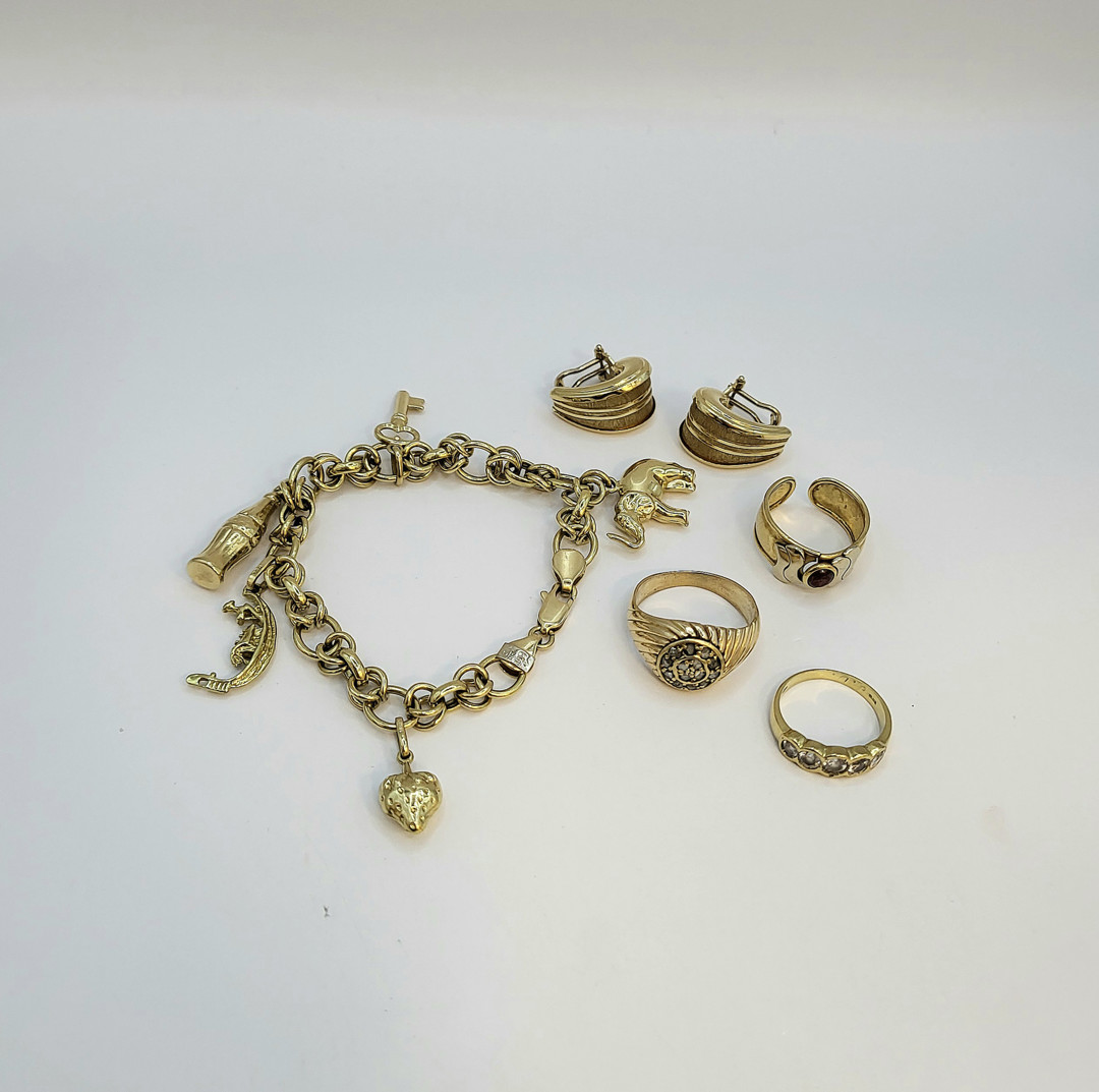 3 anelli paio orecchini bracciale oro pietre diamantini