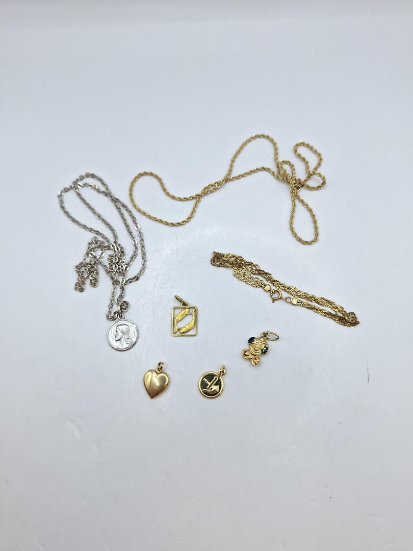 Vari oggetti in oro 