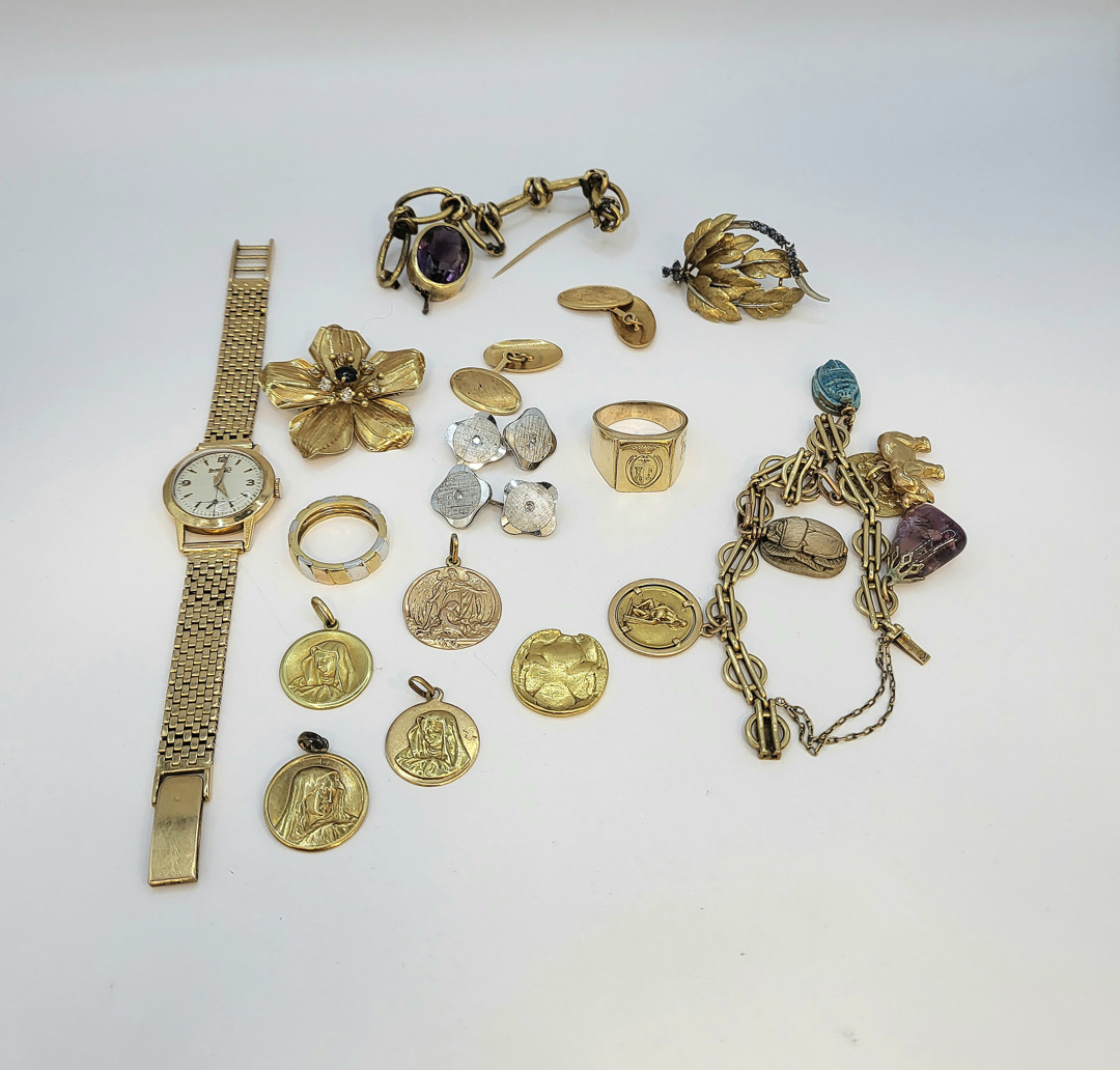 Vari oggetti in oro pietre 