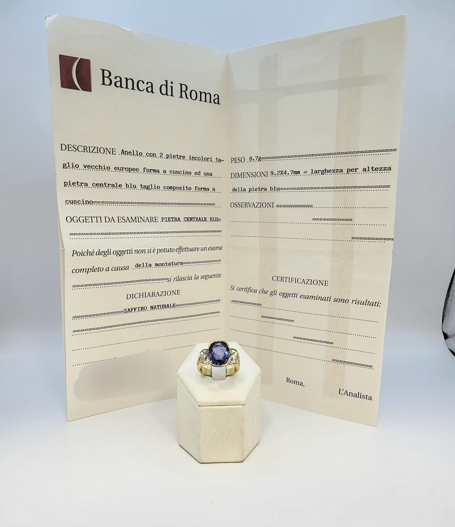 Anello oro zaffiro e due diamanti 