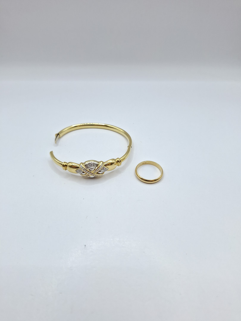 Anello e bracciale in oro pietre