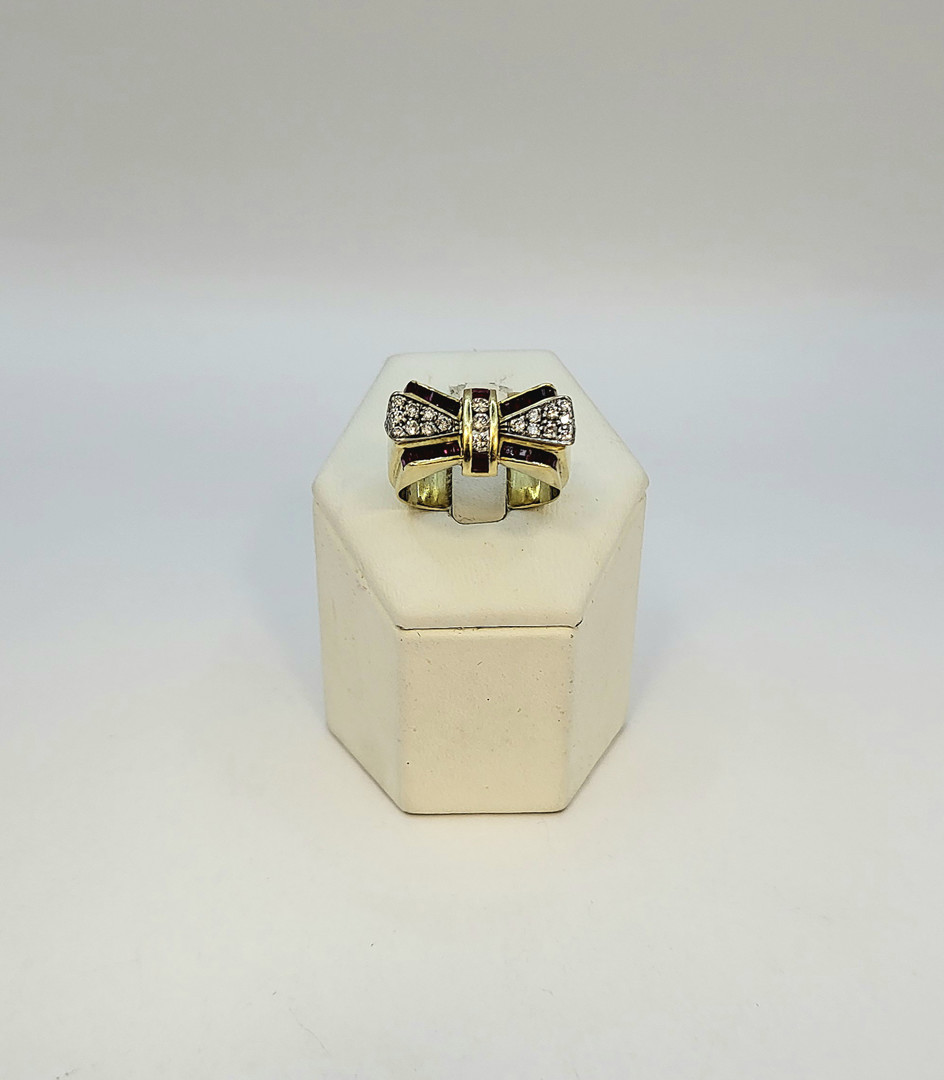 Anello oro diamanti pietre