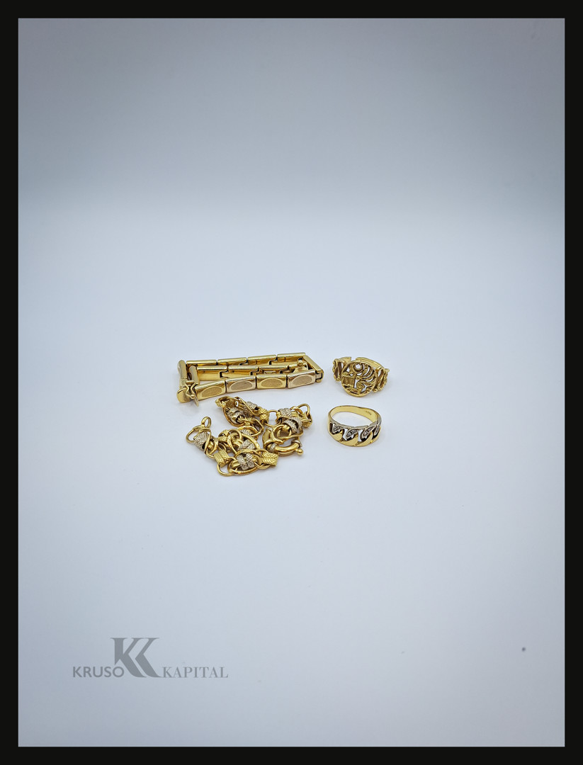 Due bracciali e due anelli oro diamantini 