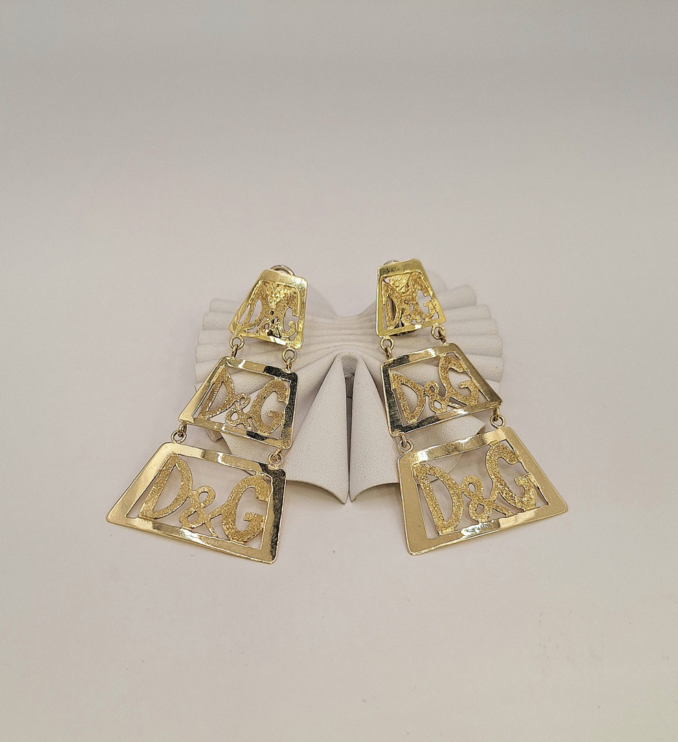 Un paio orecchini oro 