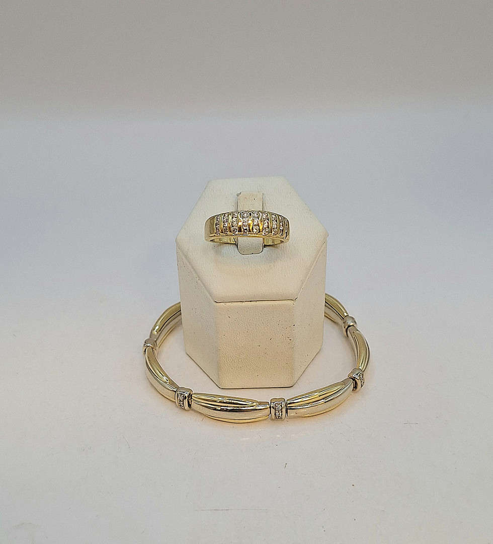 Anello e bracciale oro pietre