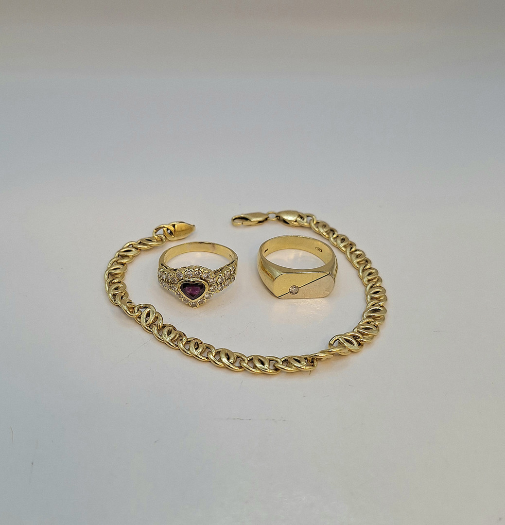 Vari oggetti oro pietra diamantini