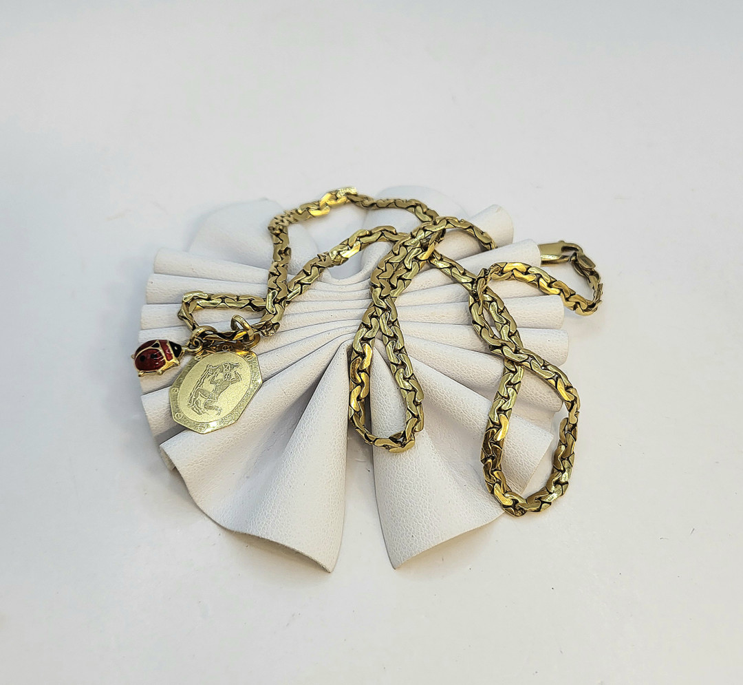 Collana e due ciondoli oro smalto