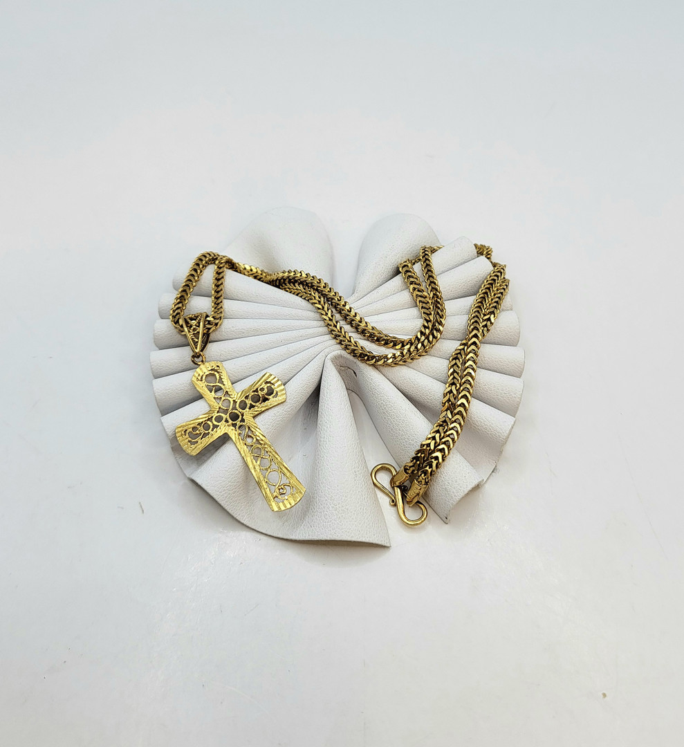 Collana e croce oro