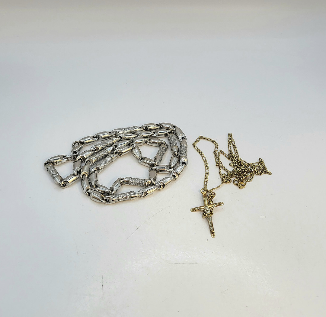 Due collane e ciondolo oro