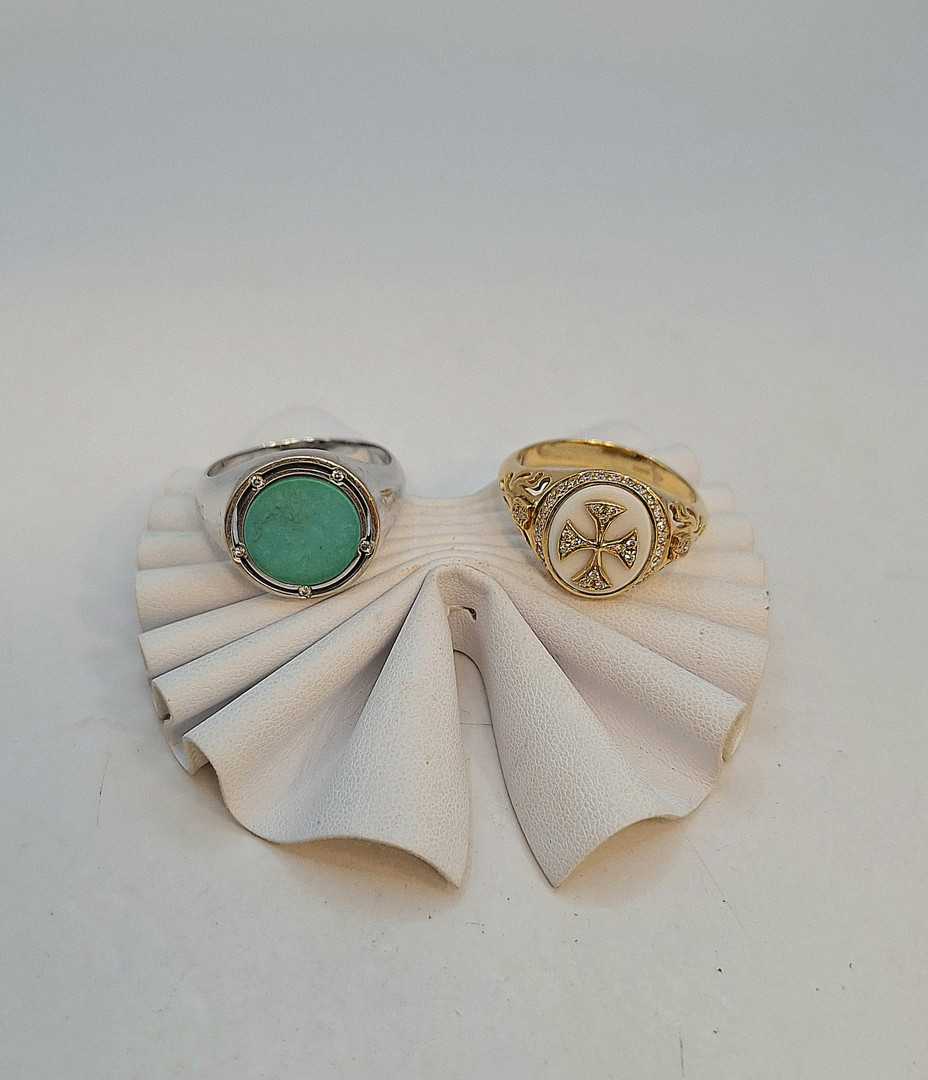 Due anelli oro pietre diamantini