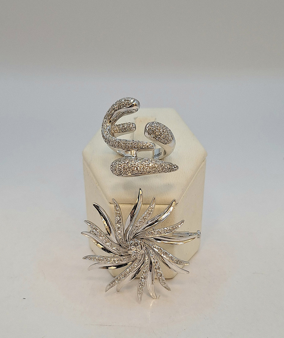 Anello e spilla oro diamantini