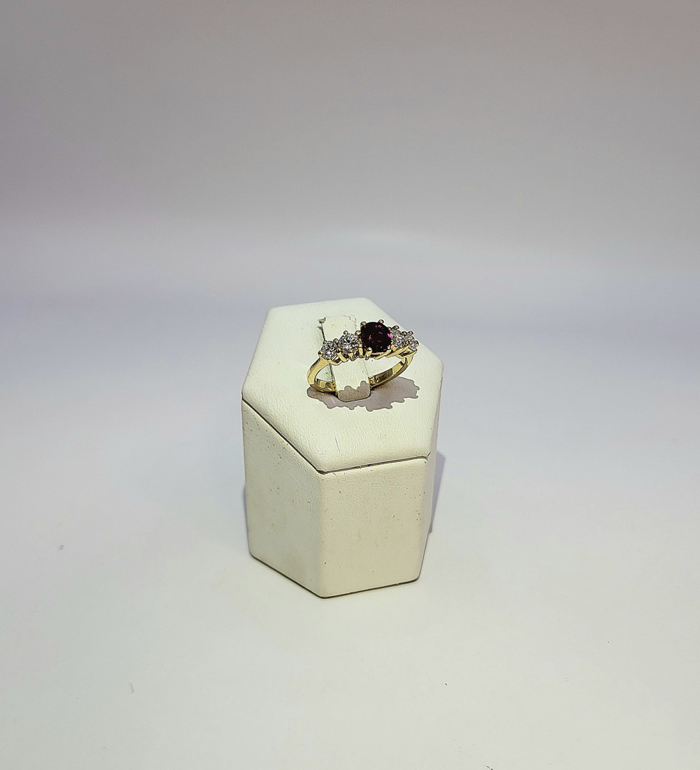 Anello oro pietra diamanti