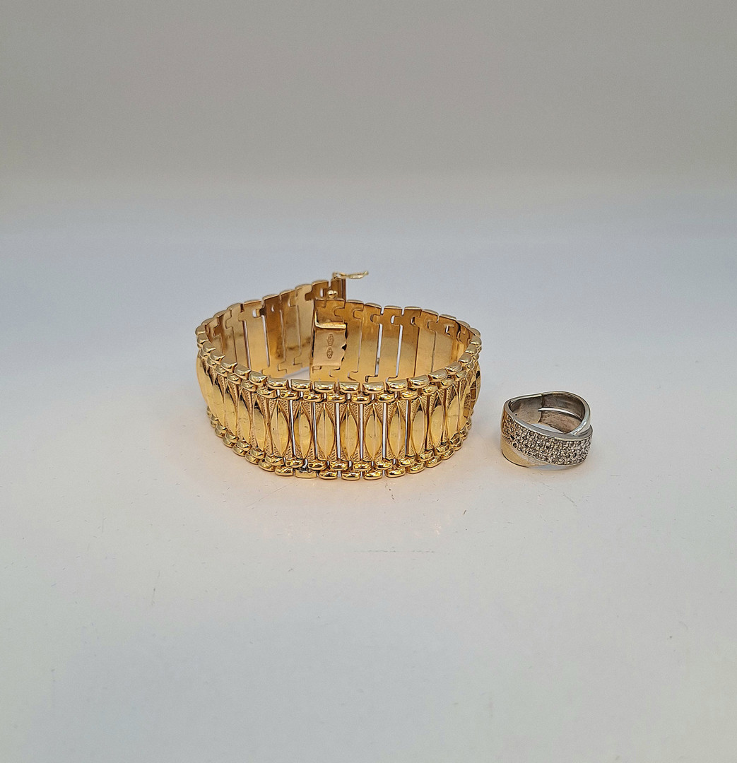 Bracciale e anello oro pietre