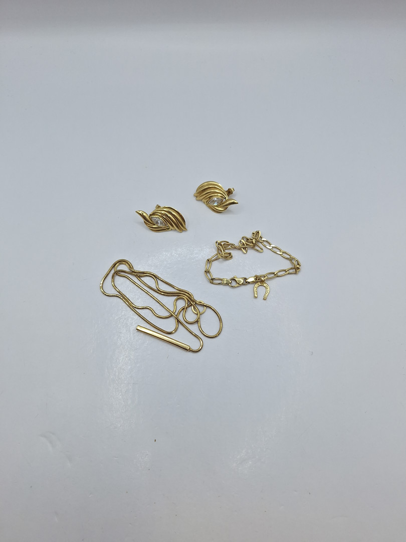 Bracciale collana e un paio di orecchini oro pietre