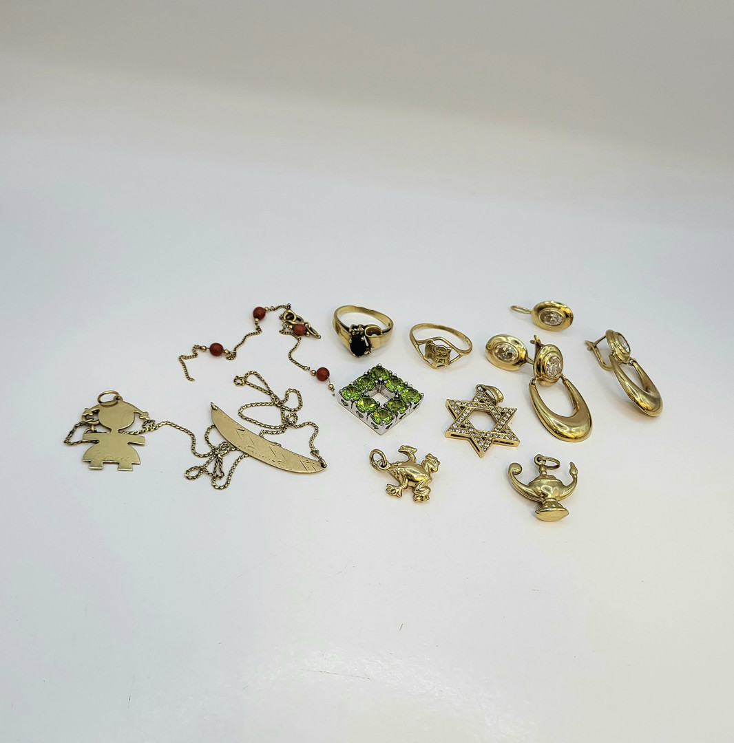 Vari oggetti oro pietre 